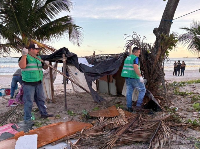 Segurança Cidadã retira estruturas irregulares e fogueiras na Praia da Avenida