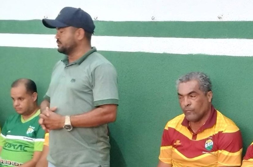 Coruripe demite técnico Roberto de Jesus