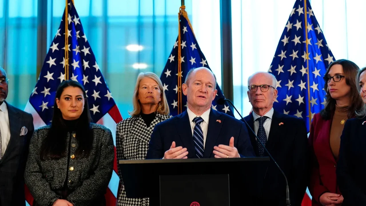 Delegação do Congresso dos EUA busca tranquilizar a Dinamarca e a Groenlândia após ameaças de Trump.