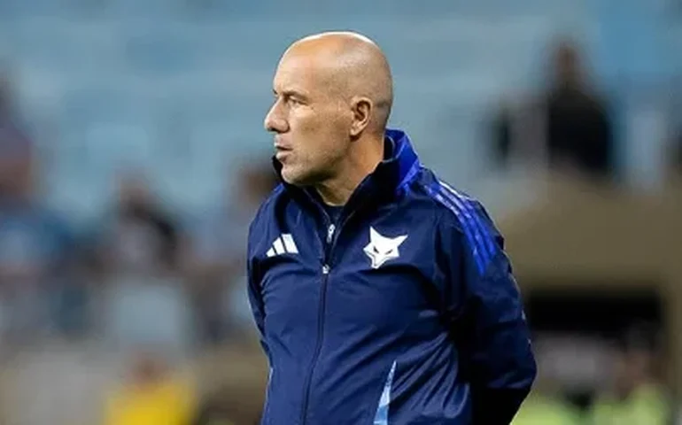 Cruzeiro demite Leonardo Jardim após eliminação na Copa do Brasil