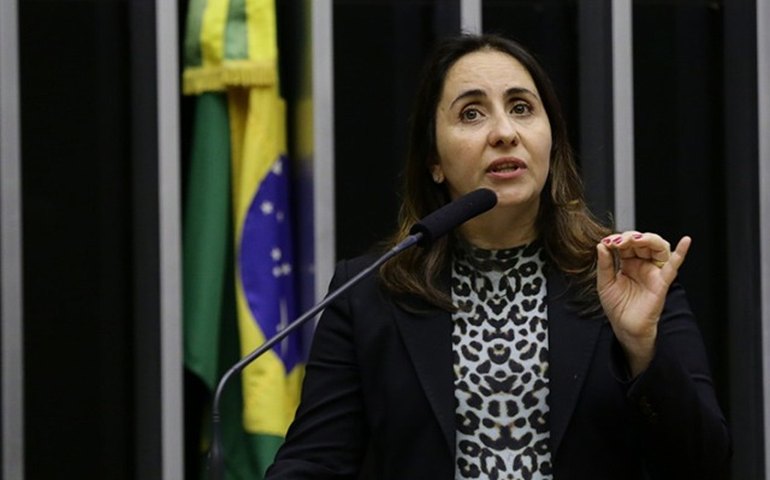 Deputada propõe regras para limitar 'mercado de palestras' de autoridades dos três Poderes