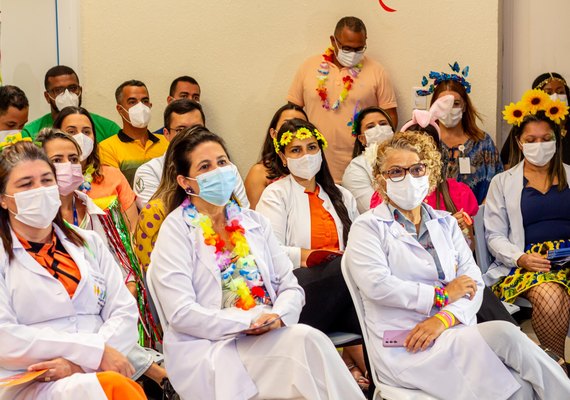 Bloquinho de carnaval alerta usuários do Hospital Regional da Mata sobre perigos no trânsito