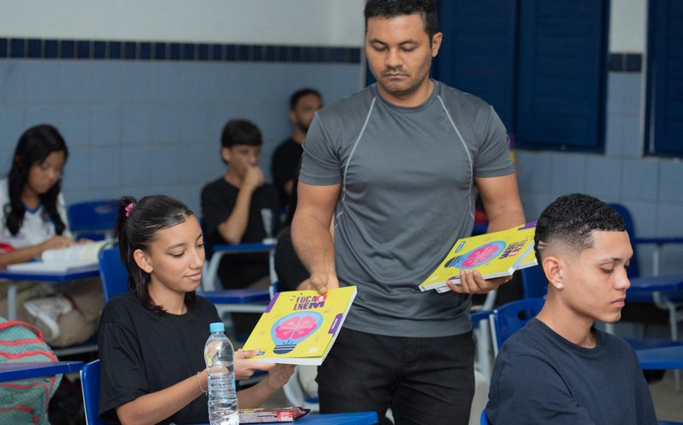 Duzentas e quarenta e duas escolas estaduais mobilizam estudantes para simulado do Enem