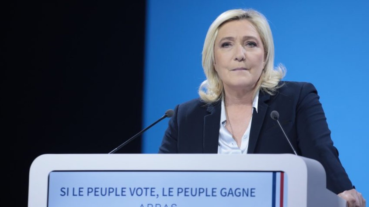 'Nossa vitória foi apenas adiada', diz Le Pen após boca de urna indicar derrota do seu partido