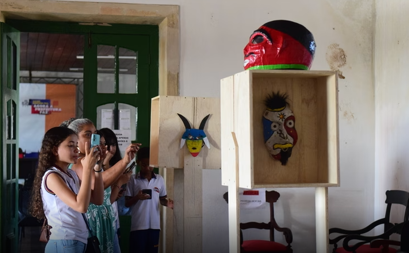 Rota das Máscaras inclui trabalho do artistas plástico e carnavalesco Tadeu dos Bonecos