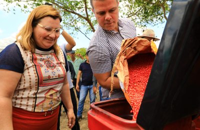 Maykon Beltrão participa do início de plantio de milho em Assentamento de Porto Calvo