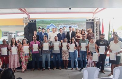 Prefeito Dalminho participa da entrega de novos títulos de propriedade do Moradia Legal, em Belo Monte
