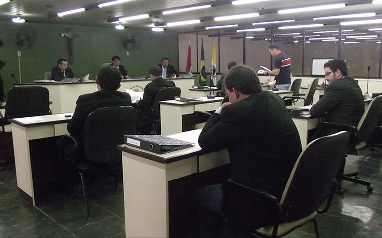 Câmara: vereador Júlio Cezar acusa governo de perseguição; Sérgio Passarinho contesta