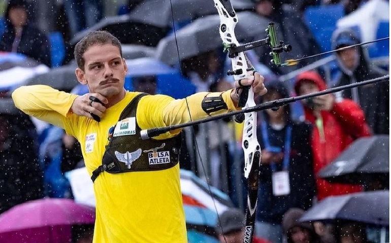 Marcus D'Almeida avança às semifinais da etapa de Paris da Copa do Mundo de Tiro com Arco