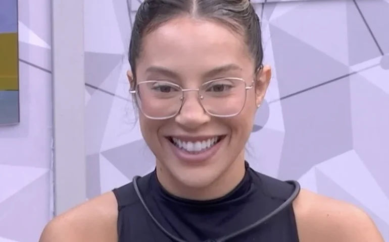 'BBB 25': Renata duvida de fofocas externas e Vinícius nega apelido de velha sonsa