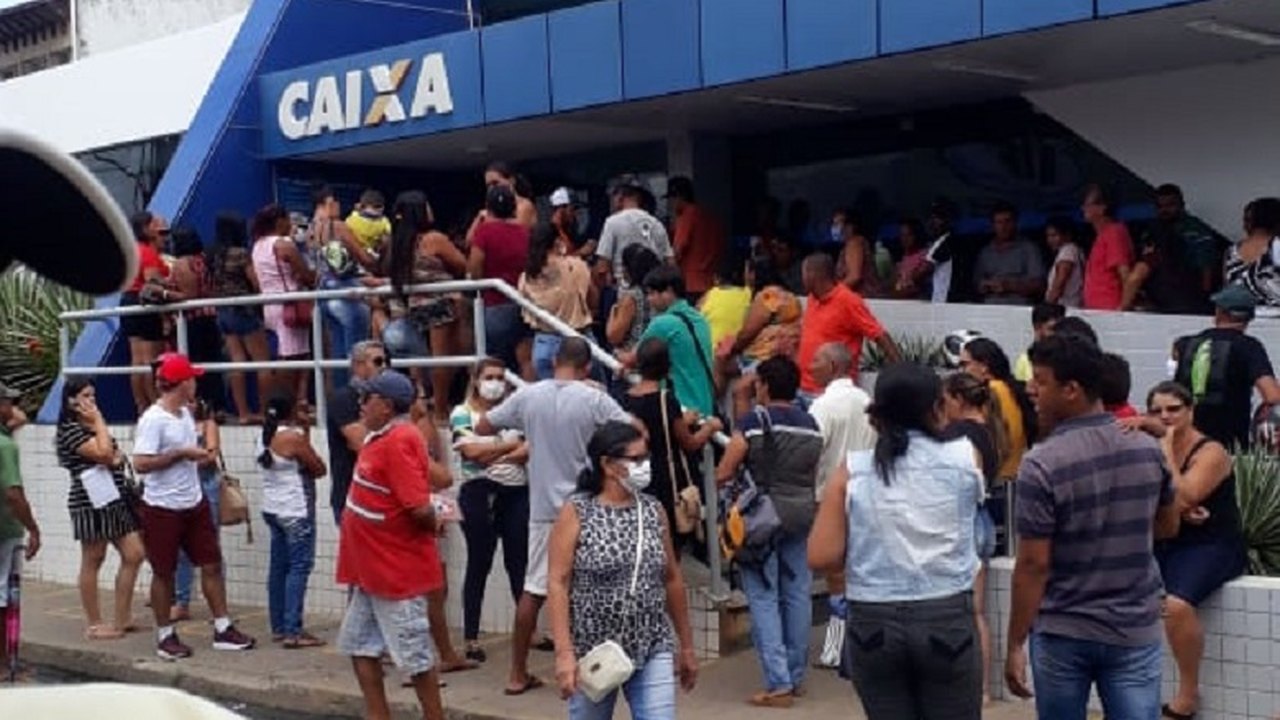 Em busca do saque para auxílio emergencial cidadãos esquecem do perigo do coronavirus