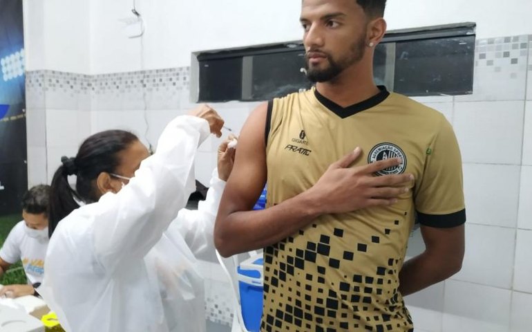 ASA e Prefeitura de Arapiraca realizam a vacinação de atletas e comissão técnica contra a Covid-19
