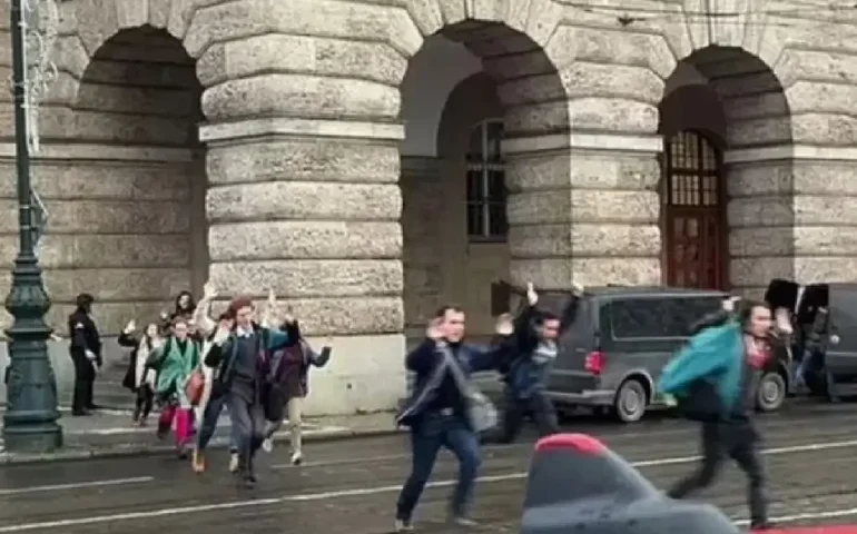 República Tcheca decreta luto nacional após ataque em universidade de Praga; polícia investiga motivação