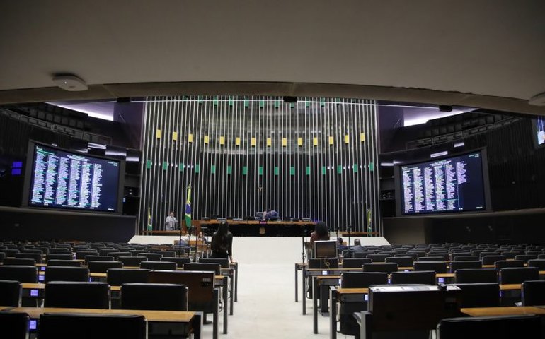 Câmara analisa pedidos de urgência para propostas; acompanhe