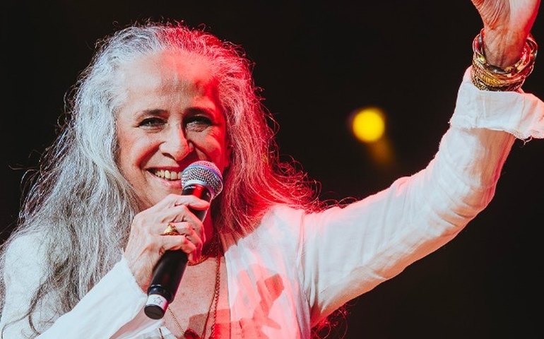 Maria Bethânia lança single com samba que celebra a religiosidade brasileira