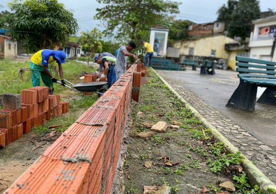 Pós-enchente: Prefeitura de Branquinha realiza reparos em praças