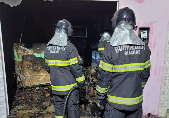 Incêdio em galeria na Jatíuca mobiliza o Corpo de Bombeiros
