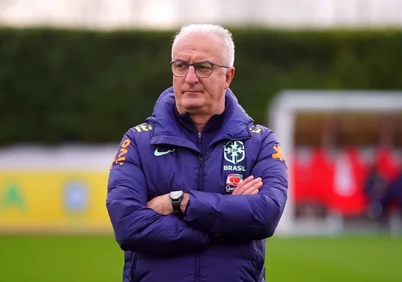 Dorival Júnior observa reservas e deixa aberta a possibilidade de mexer no ataque da seleção