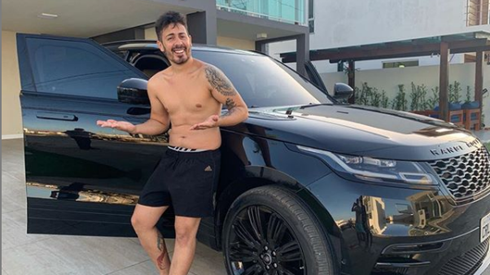 Carlinhos Maia ganha carro de luxo blindado