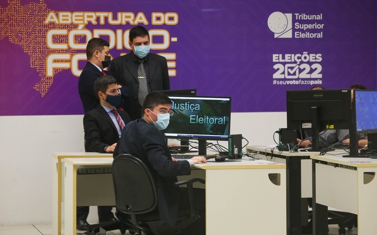 Militares cogitam usar boletim impresso de urna para apuração eleitoral paralela