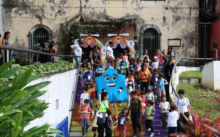 Invisibilidade feminina persiste na literatura, diz escritora