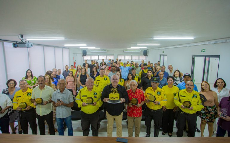 Com emocão e homenagens, SMTT completa 25 anos