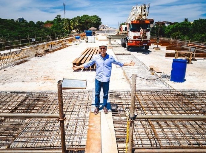 JHC vistoria obras da Linha Verde e do Mercado do Benedito Bentes