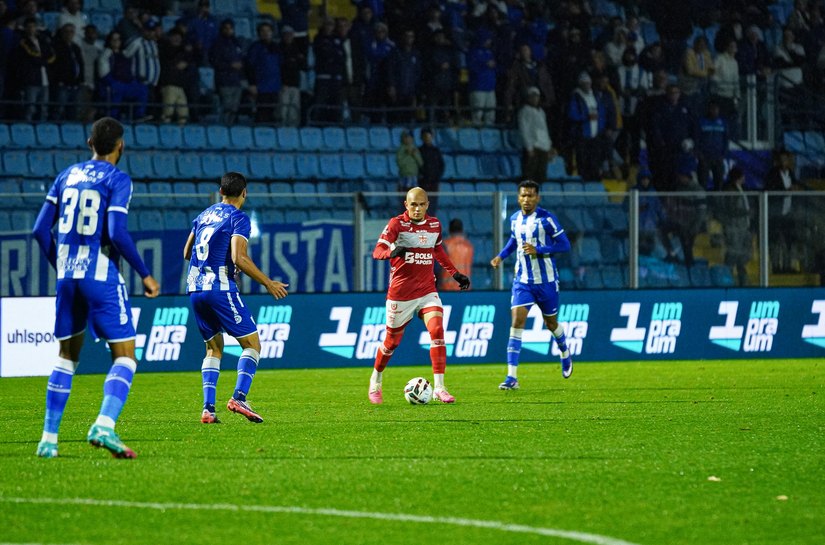 Com gol de Bressan, CRB vence Avaí por 1 a 0 e se aproxima do G6