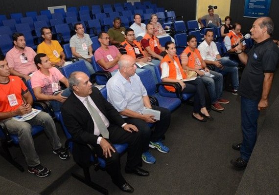 Sesau capacita profissionais para atender acidentes com produtos perigosos