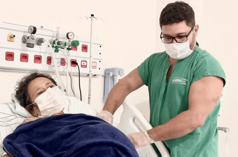 Aposentada que recebeu transplante de fígado no Hospital do Coração Alagoano se emociona ao lembrar do ato de doação