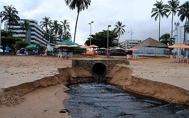Praias de Maceió sob alerta: “línguas escuras” e trechos impróprios para banho acendem sinal vermelho para turismo e saúde