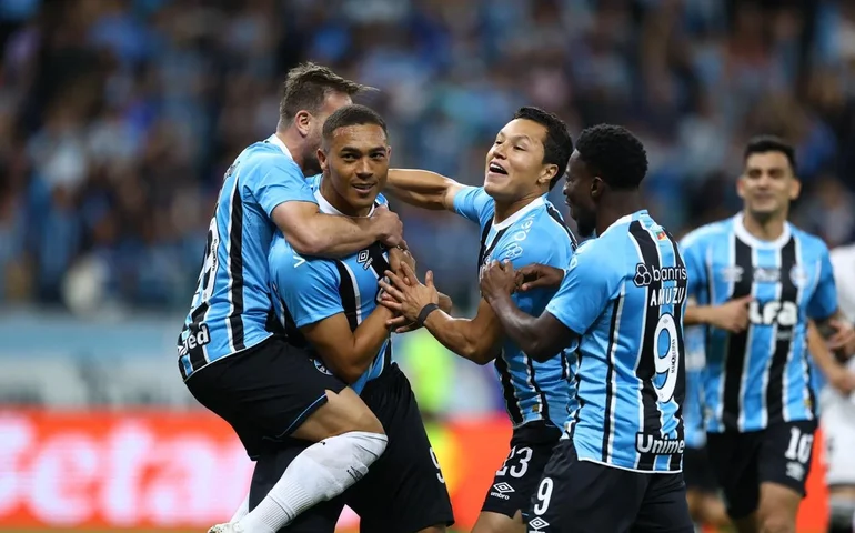 Grêmio vence o Vasco, encerra jejum e respira na tabela após triunfo em Porto Alegre