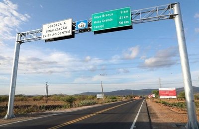 Governador inaugura trecho de 7,5 km de rodovia que liga Mata Grande à Canapi