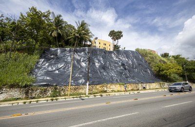Mais de 100 encostas já foram protegidas com 22 mil metros de lonas em 2024