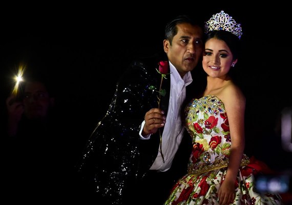 Milhares comparecem a festa de 15 anos de mexicana após convite viralizar