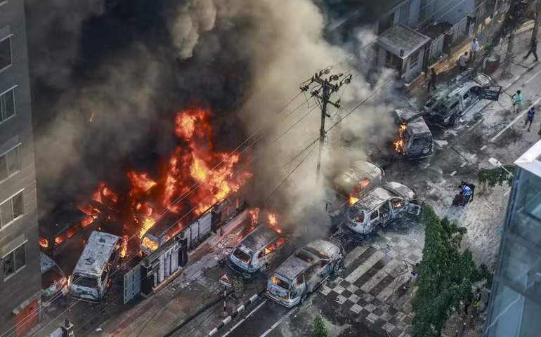 Sobe para 300 mortos após protestos antigovernamentais em Bangladesh