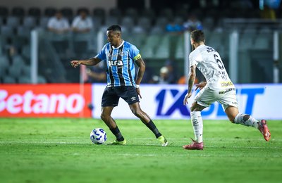Santos e Grêmio empatam na Vila Belmiro em jogo movimentado