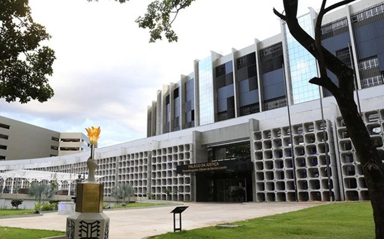 TJ-GO defende supersalários e diz que juízes não podem trabalhar de forma 'graciosa'