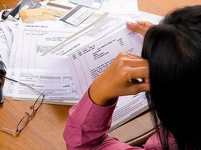 Justiça condena Claro a indenizar cliente por cobrar internet não contratada