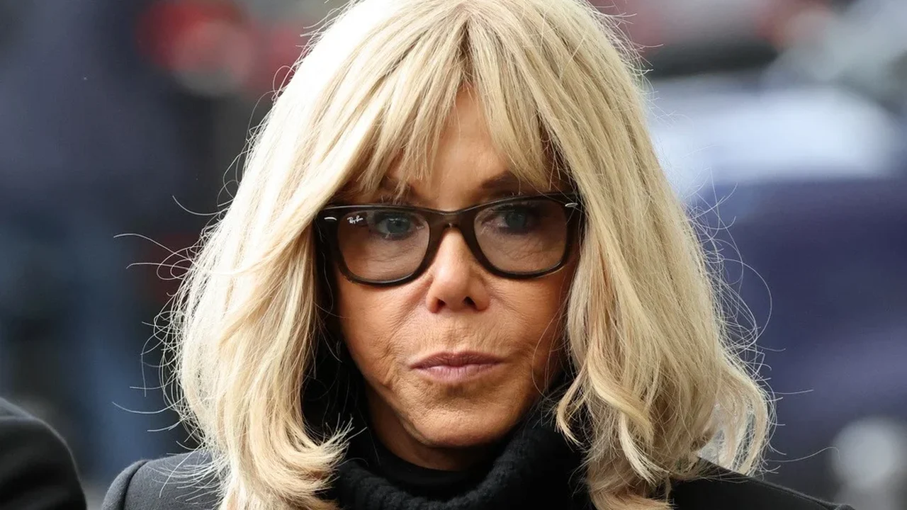 Tribunal de Paris considerou 10 pessoas culpadas de assédio virtual contra a primeira-dama Brigitte Macron