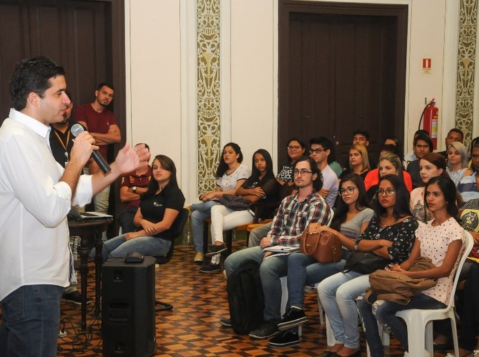 Rui Palmeira participa de treinamento de 450 selecionados para emprego