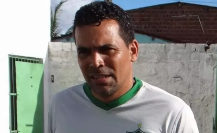 Dias teve sua carreira bastante calcada vestindo a camisa do Murici chegando a ser campeão alagoano no ano de 2010