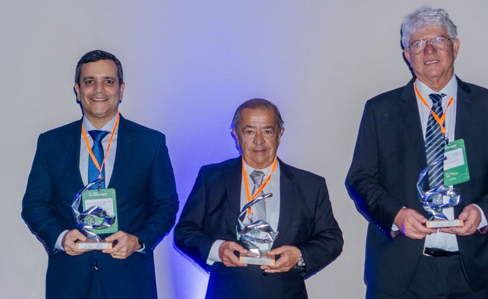 Diretor-presidente da Usina Caeté Aryl Lyra foi homenageado como referência em liderança executiva