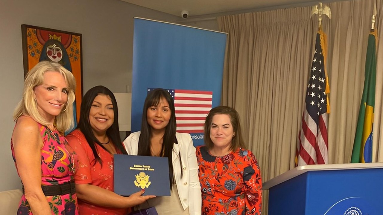 Secretária Maria Silva recebe Mulheres Brasileiras que Fazem a Diferença