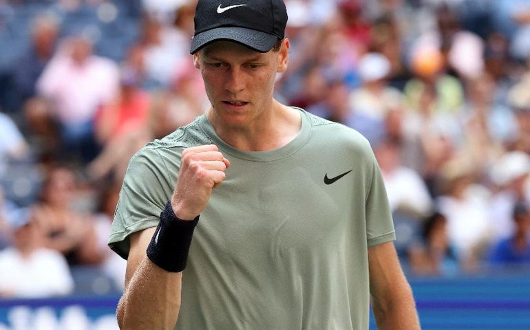 Alcaraz vê Sinner 'em outro nível no ano' e busca fechar 2024 em segundo no ranking