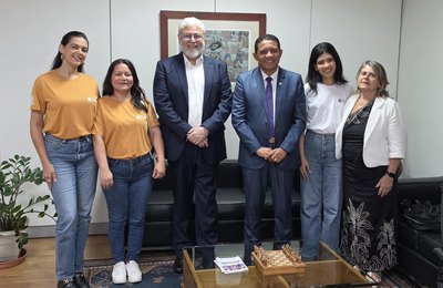 Secretário de Relações Federativas recebe em Brasília equipamentos para o artesanato alagoano