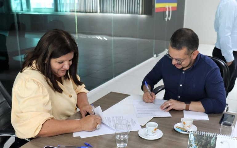 Casal e Prefeitura de Delmiro Gouveia firmam parceria de cooperação técnica