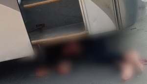 Acidente deixa mulher ferida embaixo de ônibus em Ilha das Flores