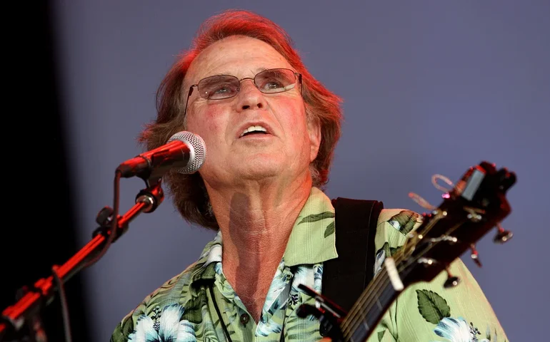 Joe McDonald, astro do rock dos anos 60 e ícone da contracultura, morre aos 84 anos