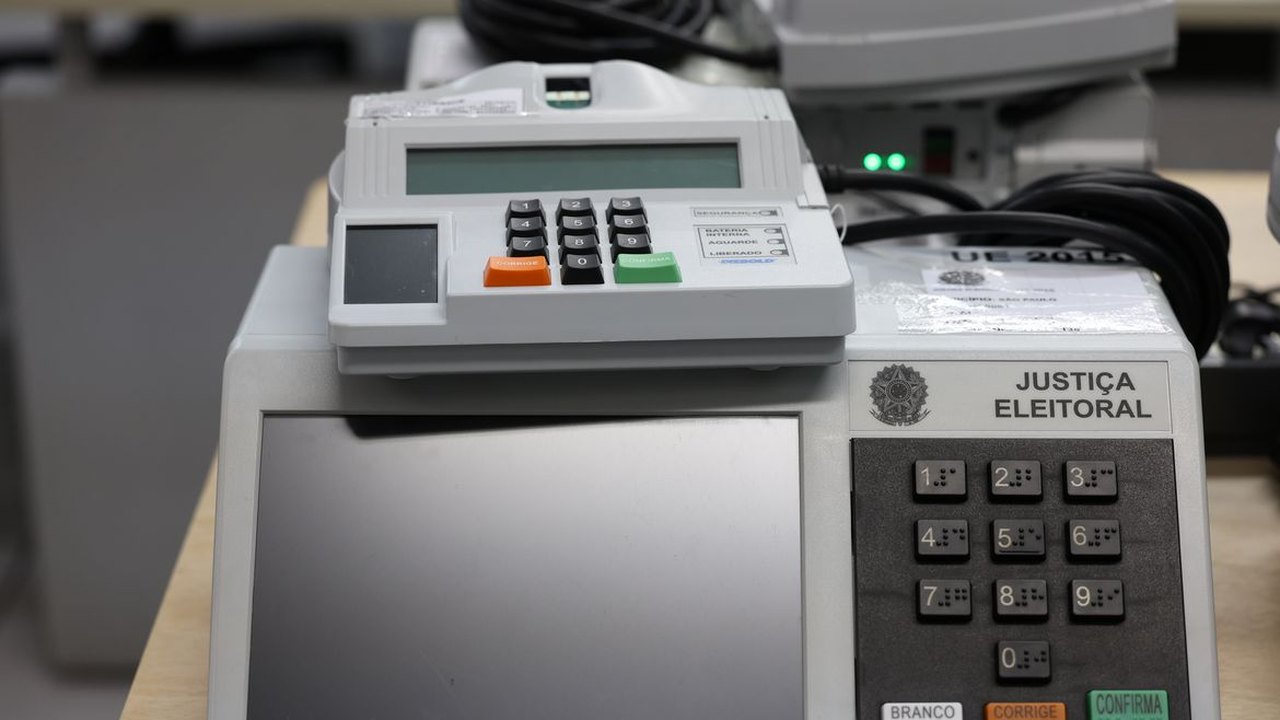 Pesquisa aponta que fake news sobre eleições miram urnas eletrônicas